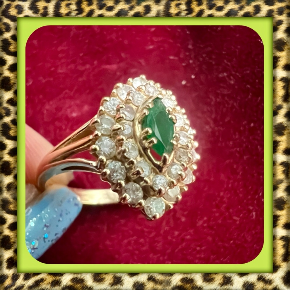 👑✅ Gorgeous 14kt Gold Genuine Emerald & Diamonds Ring